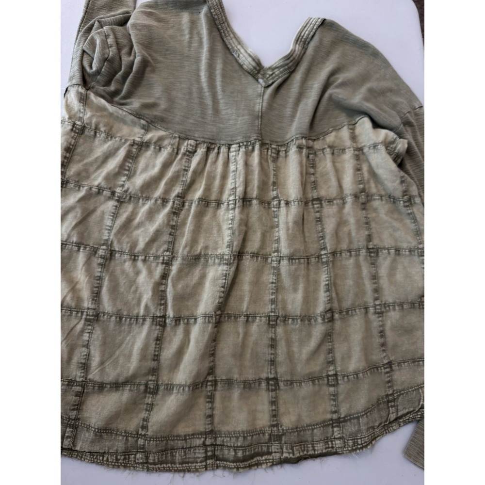 NWT PILCRO Women's army Green Ragged Long sleeve Shirt Size S *Tiny Hole* - Picture 7 of 15
